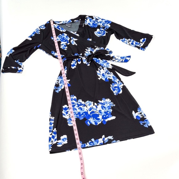 Covington Black & Blue Floral Tie Waist V-Neck Dress Medium Petite 🌸🖤💙 - Picture 10 of 15